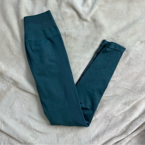*SOLD* ALPHALETE Amplify Leggings – Pier Blue - Picture 1 of 4